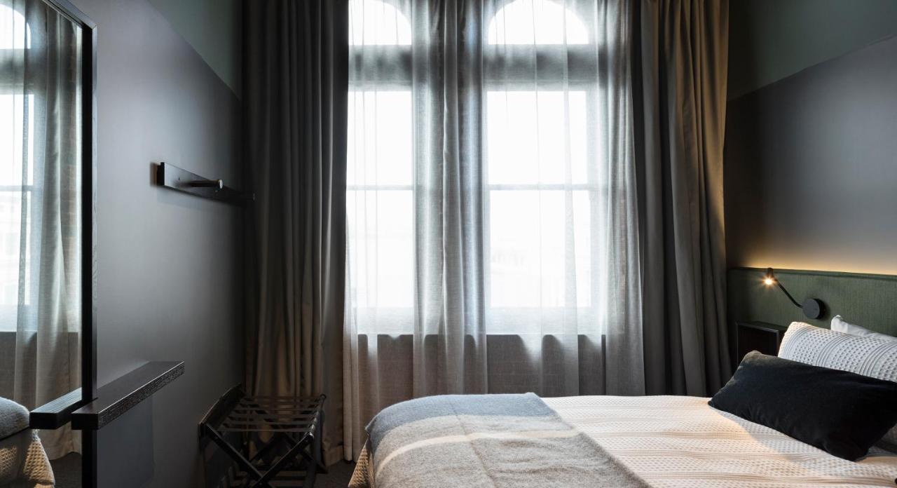 Hotel The Chamberson Dunedin Exteriér fotografie A room at the hotel