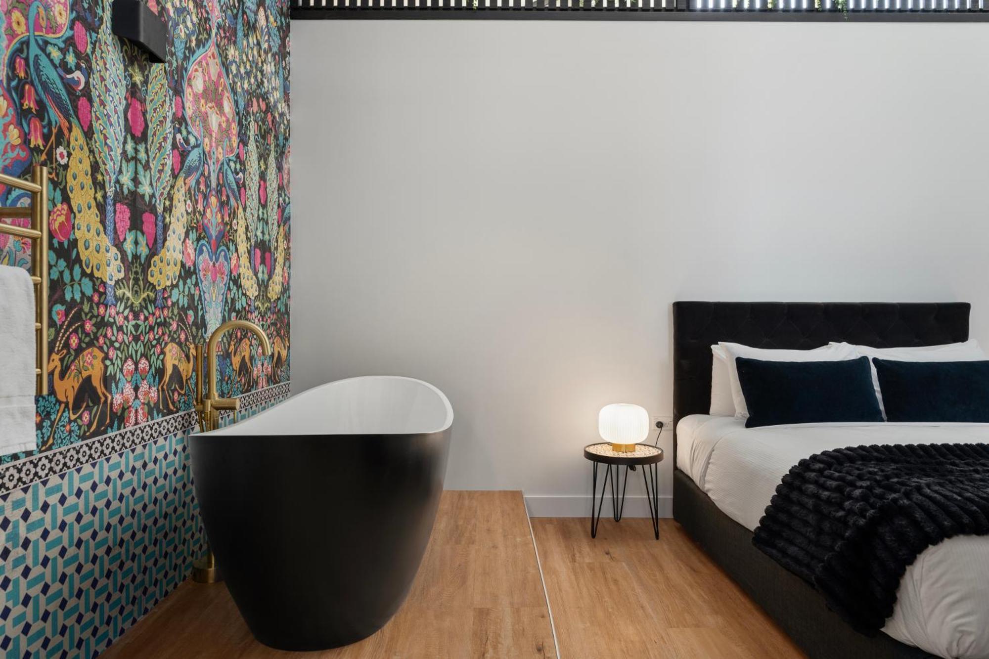 Hotel The Chamberson Dunedin Exteriér fotografie A freestanding bathtub
