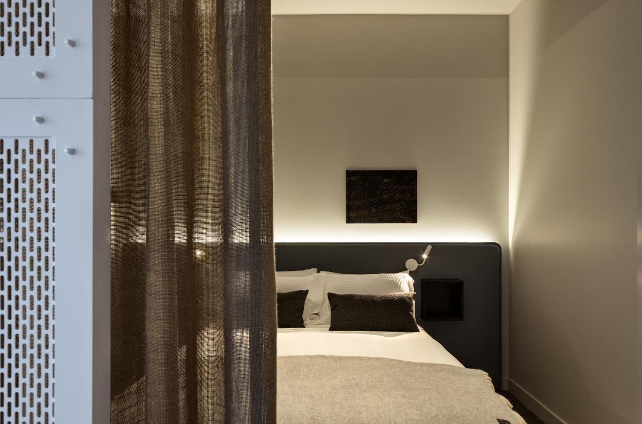 Hotel The Chamberson Dunedin Exteriér fotografie A room at the hotel