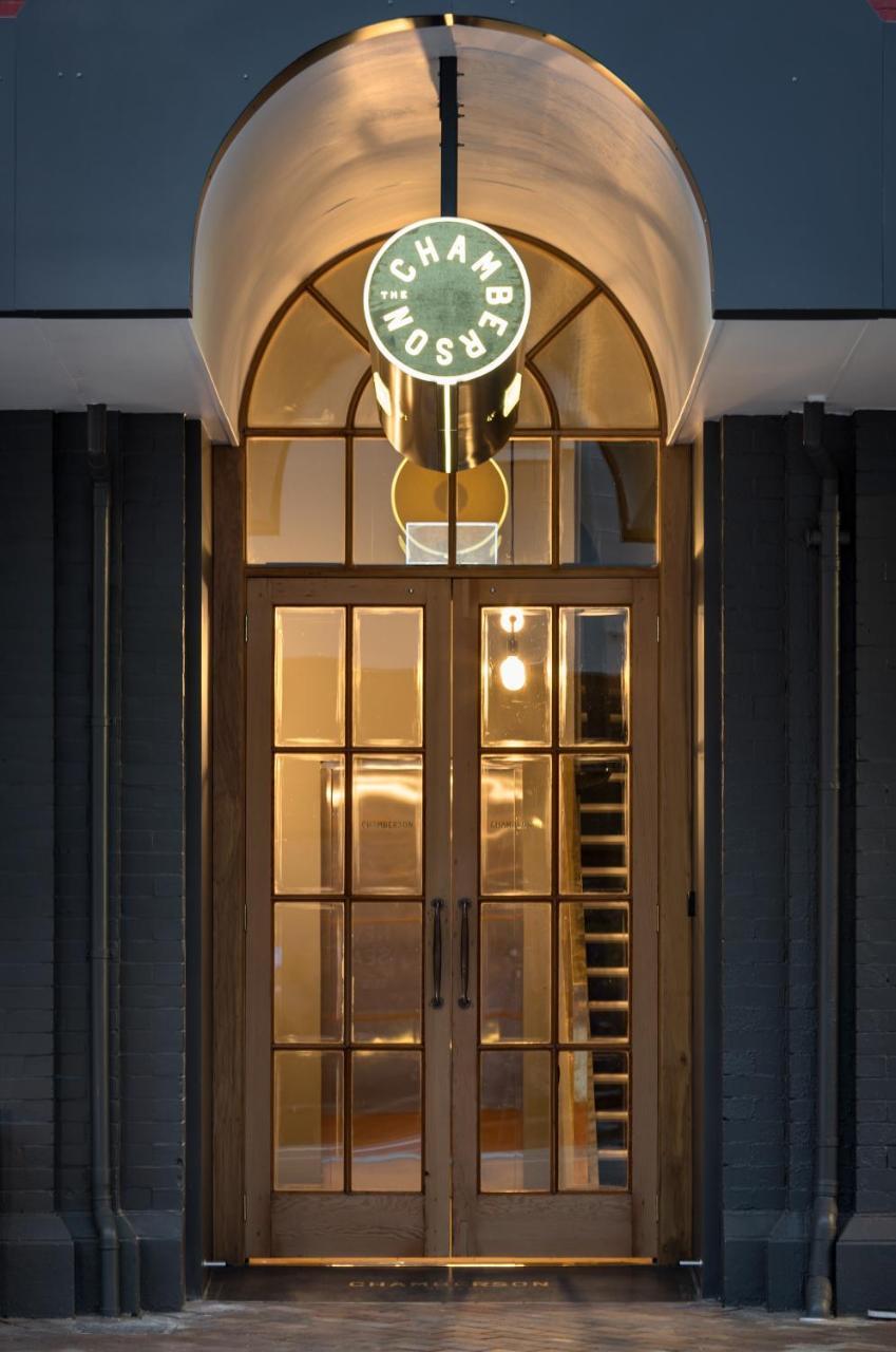 Hotel The Chamberson Dunedin Exteriér fotografie Entrance to the museum