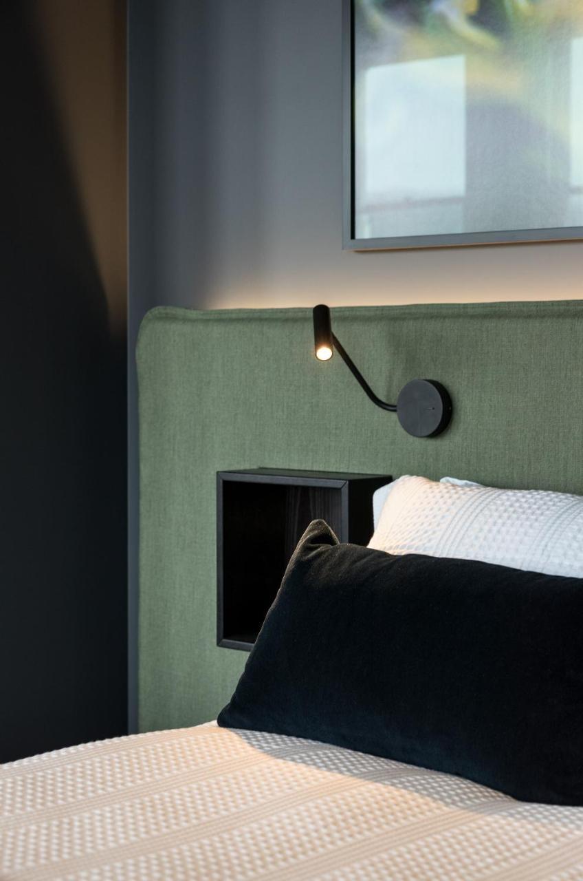 Hotel The Chamberson Dunedin Exteriér fotografie A wall-mounted reading light
